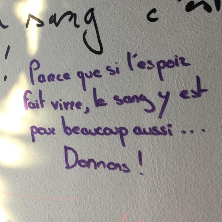 EFS_dondesang's tweet photo. Joyeuses fêtes, le sang de la veine ❤
Prenez soin de vous et de vos proches. https://t.co/amZt0bfVnk