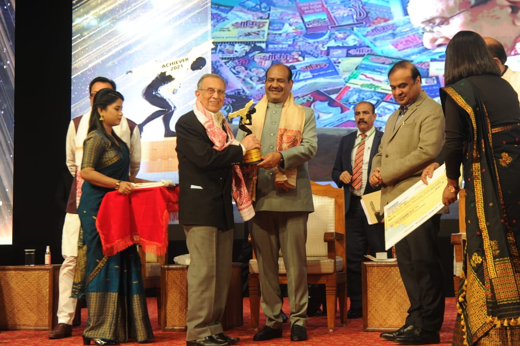 LokSabhaSectt's tweet photo. Lok Sabha Speaker Shri @ombirlakota presented  Achievers’ Award 2021 by @pratidintime in Guwahati today.  Chief Minister of Assam Shri @ @himantabiswa and Arunachal Pradesh Dy CM Shri @ChownaMeinBJP graced the event. https://t.co/ShMjJYmQfj