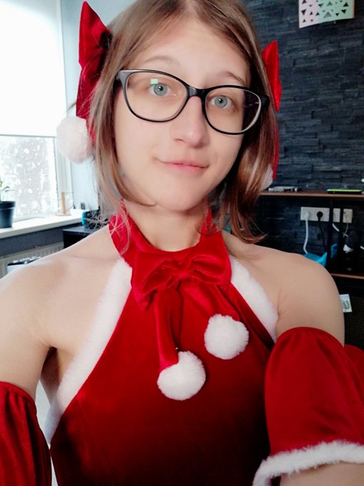 I got dressed up for you degens so you better come and let me wish you a Merry Christmas 🤣  https://t