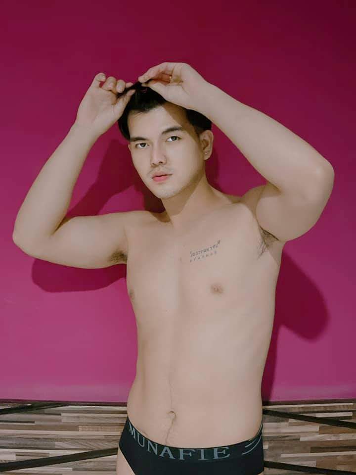 chittone201's tweet photo. เธออาบน้ำกัน https://t.co/7s6gH2HnR9