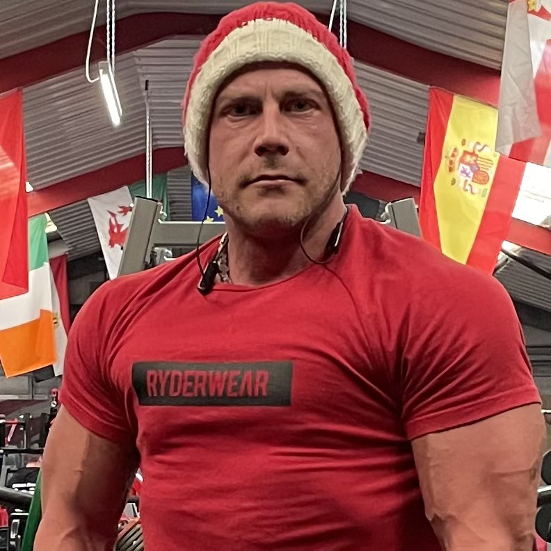 akafitbull's tweet photo. And that’s a “wrap” on a final session before Christmas! 💪👊 Let the festivities begin! 🍾Merry Christmas everyone!!! 🎄🎅🎁 

#festiveworkout #finalworkout #timeforthefestivities #merrychristmas #happychristmas #fitnesschristmas #christmasfitness #fitat40 #fitover40 https://t.co/g47hd4dJoh
