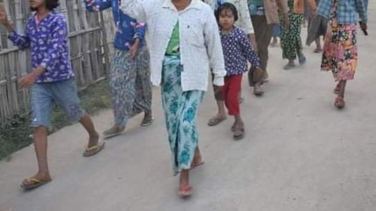 251st demonstration with chanting slogans calling for overthrow of the fascist junta, was continued by Bein Nwe Chaung villagers of Yinmarbin township on the evening of December 24.

#NoFlyZoneInMyanmar
#Dec24Coup 
#WhatsHappeningInMyanmar