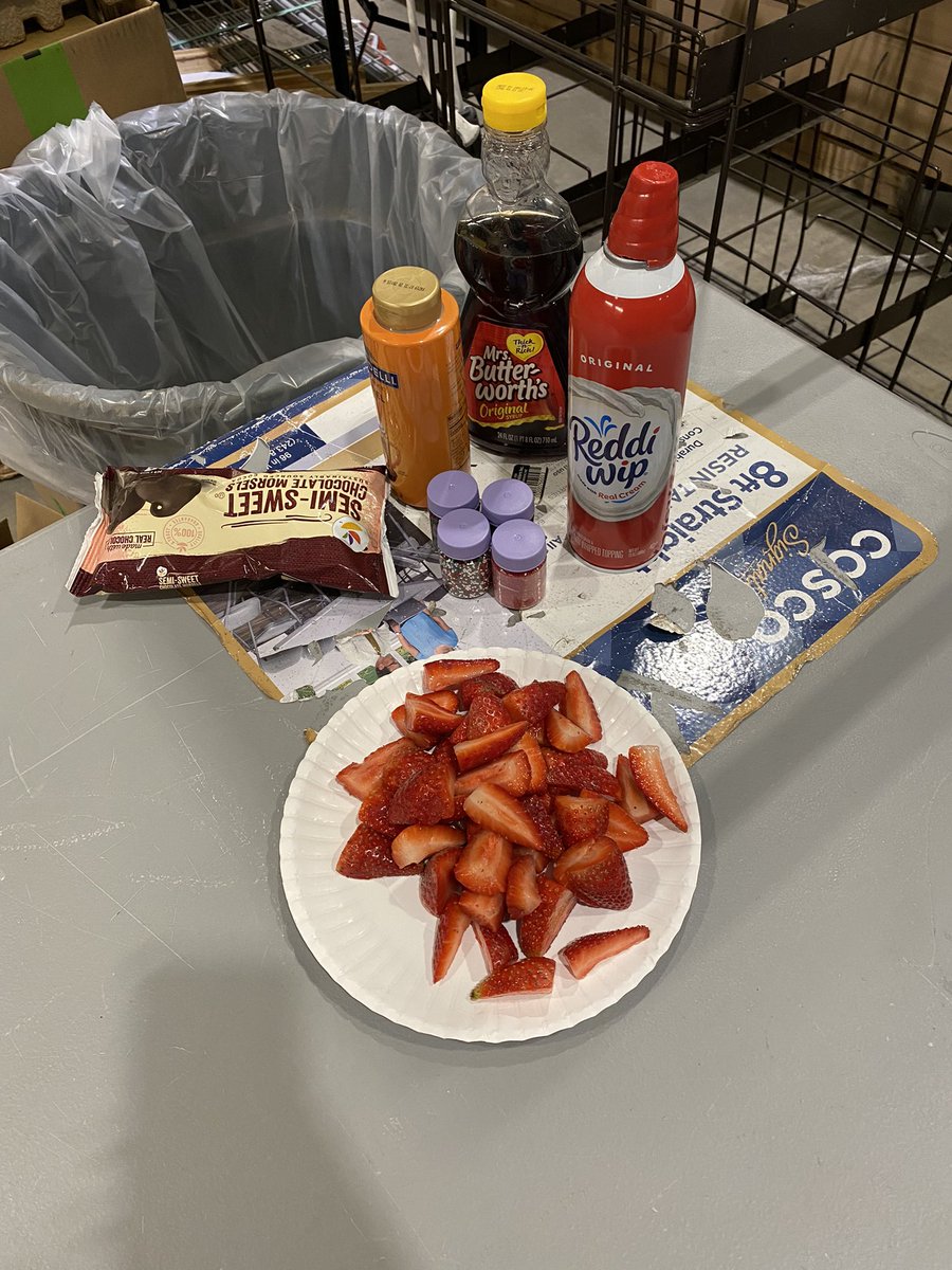 What is better than waffles on Christmas Eve ♥️🎄🎅 #waynesboro2228
#christmaseve #waffles #breakfast #blueshirts #merrychristmas