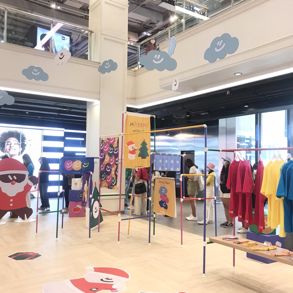 frombktopp's tweet photo. หม่ามี๊ยินดีปรีดากับน้องพีพีฉุดฉุด 🎅🏻🎄 #CC1stPopUpStore https://t.co/vxDarZT36e