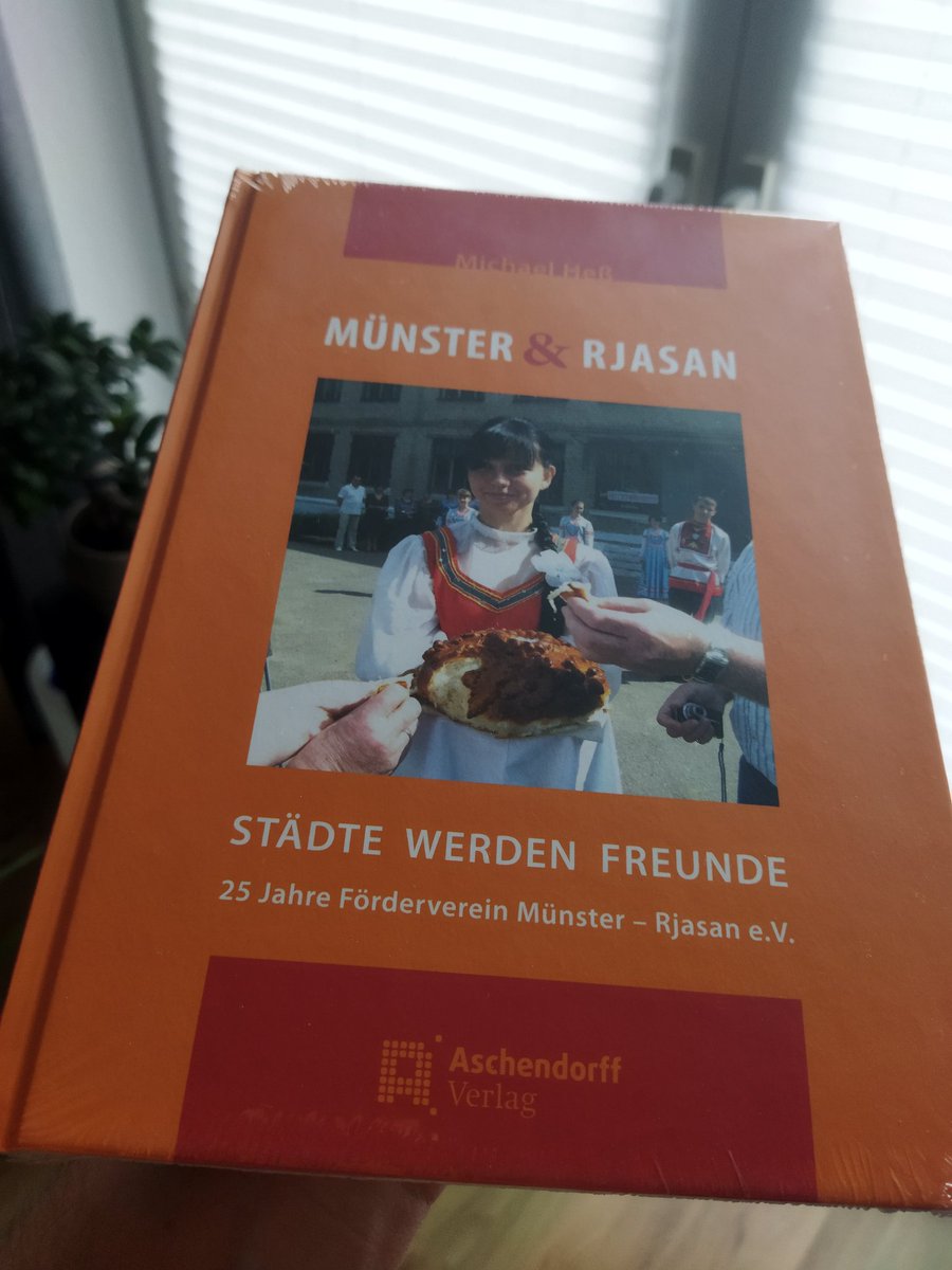 ⛄ Zu Weihnachten verschenke ich 5 Ausgaben des Buches #Münster &amp; #Rjasan - Städte werden Freunde. Über die Deutsch-Russische Freundschaft und die Arbeit des Städtepartnerschaftsvereins. Einfach eine Nachricht schreiben. Gerne RT  🎅 #russland #германия #дружба #russia #ryazan 🎄
