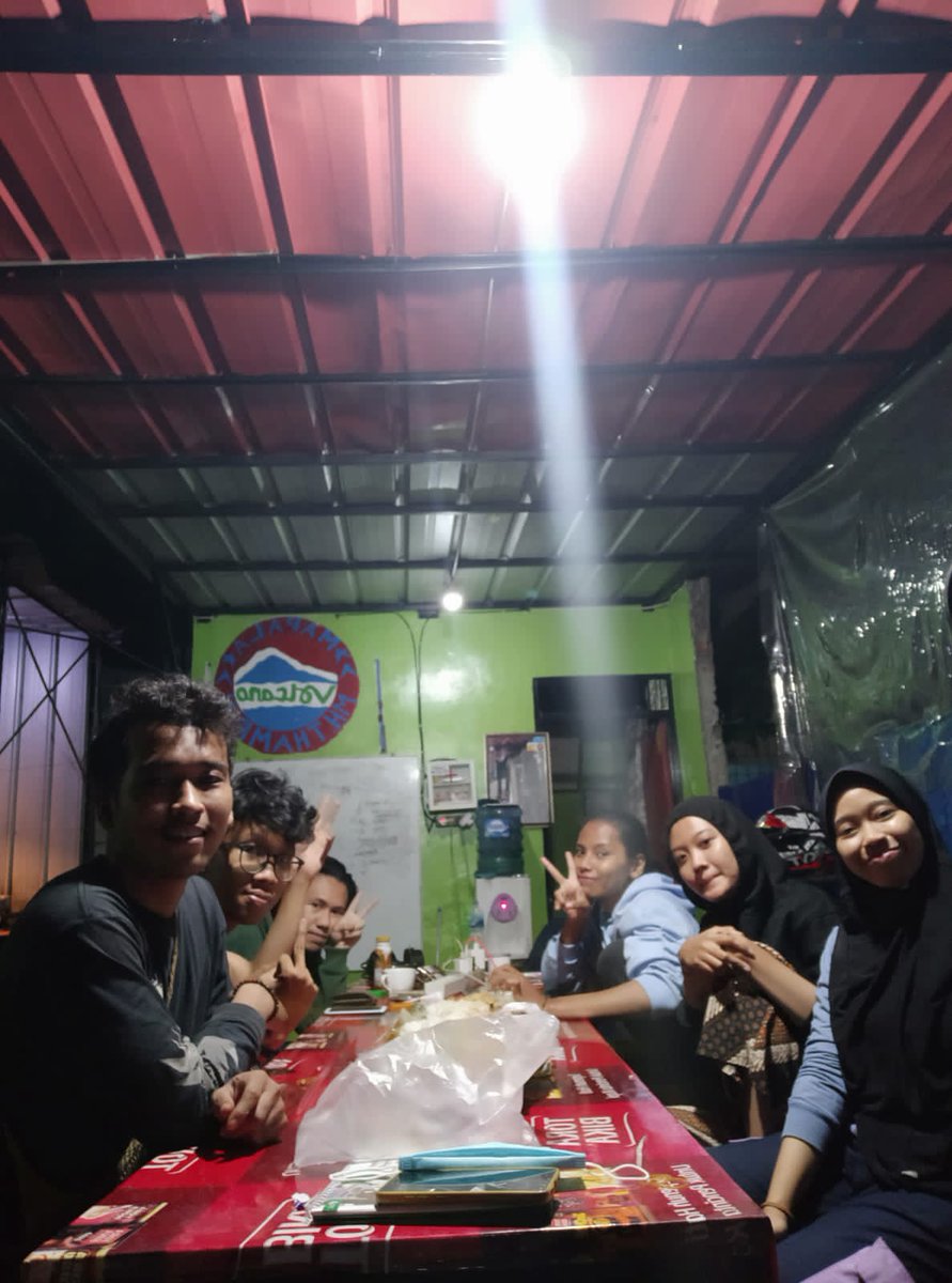 MAPALAVOLCANO's tweet photo. Kamis, 04 November 2021

Sesudah Rapat Terbitlah Merapat ✌ https://t.co/AdbRRLem9Q