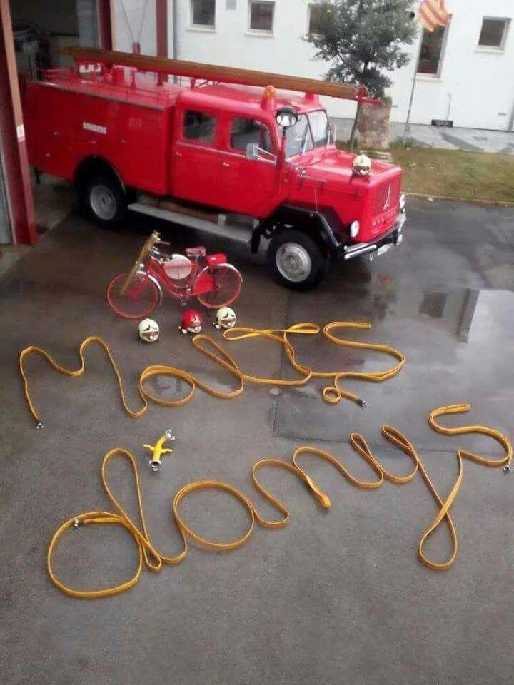 Molts d'anys des de <a href="/BombersdeMca/">Bombers de Mallorca</a>
I recordau:
#LaNostraMetaLaTevaSeguretat 
aquestes festes, molt d'esment amb les activitats al medi natural, a ca vostra, a la carretera i manteniu sempre les pautes de seguretat #COVID19