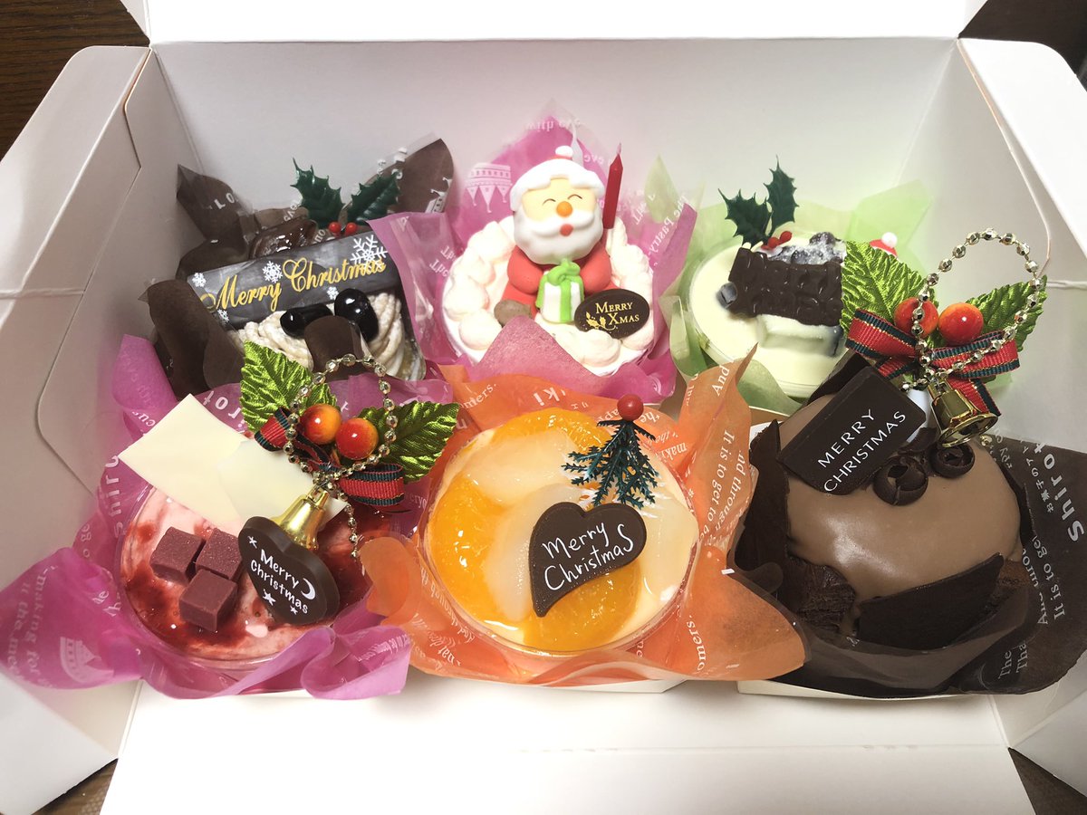 i15mi369's tweet photo. Merry Xmas Eve🎄
今日はぼっちクリスマスかと思ってたら長女がいてた😂
パパは��台、次女は部活の合宿で和歌山、長女は彼氏さんが法事って事で今日は家にいるらしい🙄
なので、今日は2人でクリスマスパーティした🌟
#2人なのにケーキは6個🎂
#食べられないくらいお腹パンパン https://t.co/XmtHAPOdW8