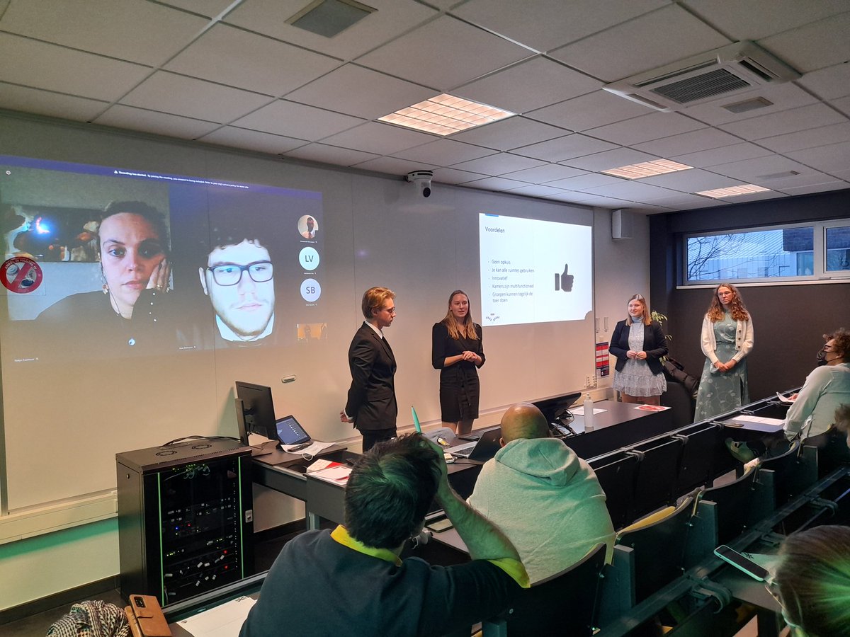 Do_VIVES's tweet photo. Een mooiere inzet van het kerstverlof is er niet: #eindjury #honoursdegree. Onze #interdisciplinaire studententeam schitterden met hun innovatieve ideeën. En nu: jingle bells! https://t.co/45taDJtxju