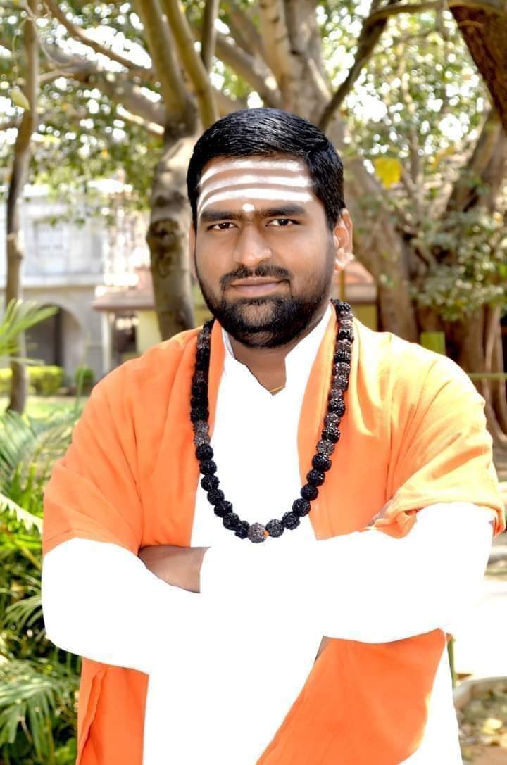 KSArunkumar12's tweet photo. ಪ್ರಸ��ದ್ದ ಪ್ರವಚನಕಾರರು ಮಡಿವಾಳ ಸಮಾಜದ ಪರಮ ಪೂಜ್ಯ ಗುರುಗಳಲ್ಲೊಬ್ಬರಾದ #ಶ್ರೀ #ಬಸವರಾಜೇಂದ್ರ #ಬಸವಕುಟೀರ #ಶರಣರಿಗೆ ಹುಟ್ಟುಹಬ್ಬದ ಹಾರ್ದಿಕ ಶುಭಾಶಯಗಳು💐💐

 ಸಮಾಜದ ಶಕ್ತಿ ಸಂಘಟನೆಯನ್ನು ಮಾಡಲು ಎಲ್ಲರನ್ನೂ ಒಗ್ಗೂಡಿಸುವ ಶಕ್ತಿಯನ್ನು ಕರುಣಿಸಲಿ ಆಯುರಾರೋಗ್ಯ ಕೊಟ್ಟು ಕಾಪಾಡಲಿ 🙏🙏🙏 https://t.co/k5OqctWN7Y
