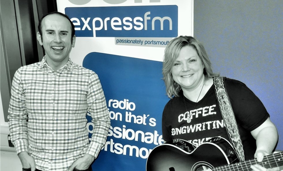 Today's #festive show will be repeated on @ExpressFM on #XmasDay 10pm-1am [UK time]. On 28th 7pm-9pm [UK time] will be a #BestOfTheSessions special with tunes from some of the 49 #LiveFromTheLounge sessions that were on my #CountryMusic Show in #2021, inc. @cheleyt @LouisePMusic