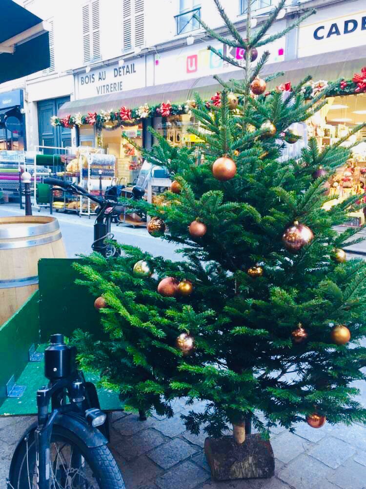 ptitsparigots's tweet photo. #NoelEnFranceAussi avec nos petits commerçants chéris de la rue Cadet dans le 9eme. 🌲
#enfranceaussi
#paris #parisneuf
@EnFranceAussi
@Mairie9Paris https://t.co/gXbssRYVnZ