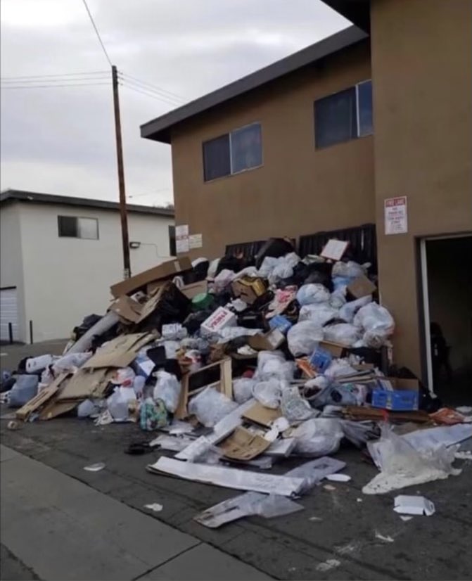 shaunmartinez's tweet photo. Lots of people in San Diego learning this week just how important the garbage man is…and how greedy and careless corporations like Republic Services are!!! #RepublicSanDiegoStrike #CityHeights #EssentialWorkers @Teamsters #Local542 https://t.co/LCr7xpiZaJ