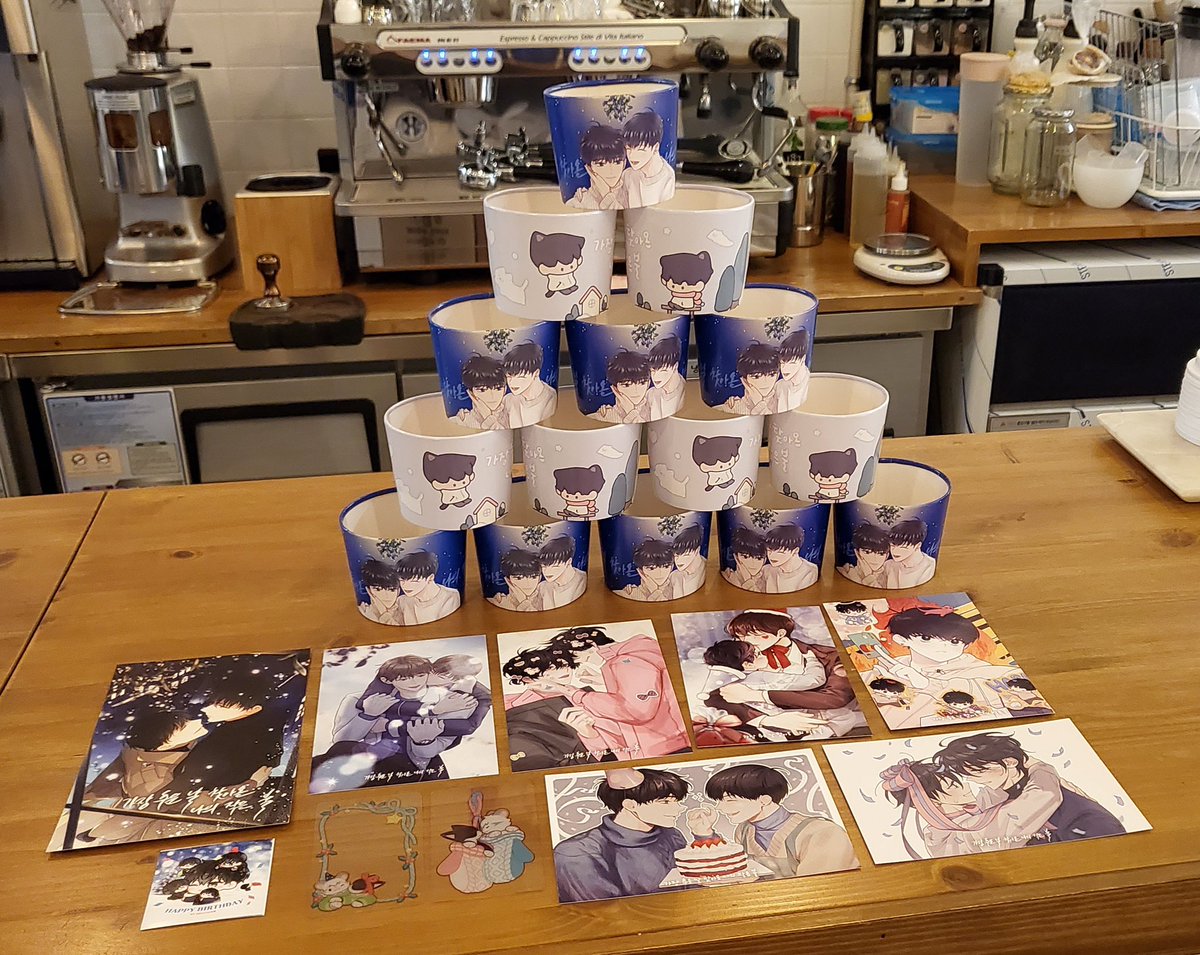 2021_uhuj's tweet photo. ❄️대구카페 전시완료했습니다! 내일만나요😊💙 https://t.co/8yRbzSGIiG