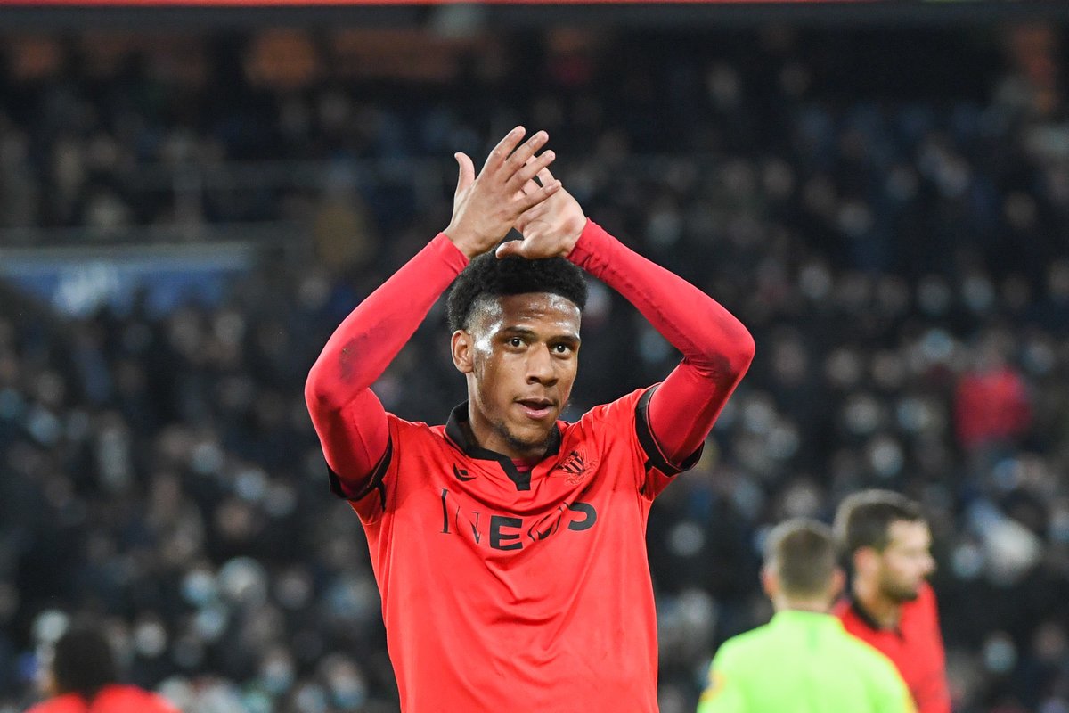 ActuFoot_'s tweet photo. Jean-Clair Todibo a invité 15 jeunes et 5 éducateurs du FC Lilas, son club formateur, à venir passer un séjour de deux jours sur la Côte d’Azur.

Tous frais payés :
✈️ Billets d'avion
🏨 Hôtel
🎁 Cadeaux
🎫 Invitations pour voir Nice-Lens.

Respect. 👏 https://t.co/htDYCVYfVn
