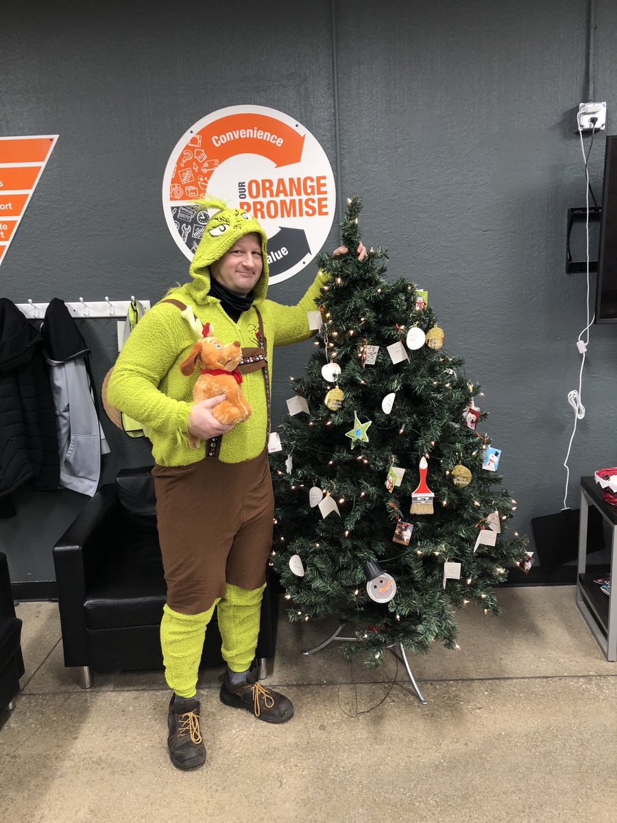 BallowBryan's tweet photo. It’s The Grinch on Christmas Eve https://t.co/HzQucwjG8W