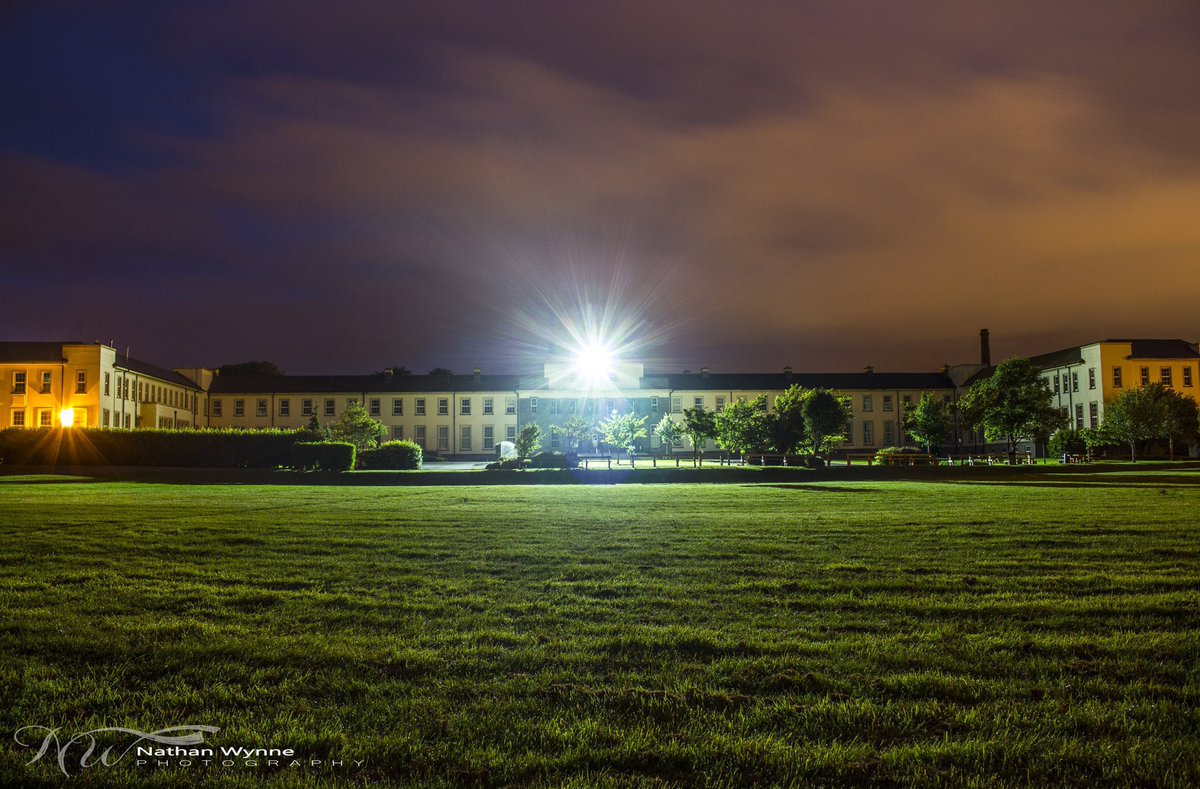 All is calm, all is bright...
Wishing all our school community a happy and safe Christmas. 🎄