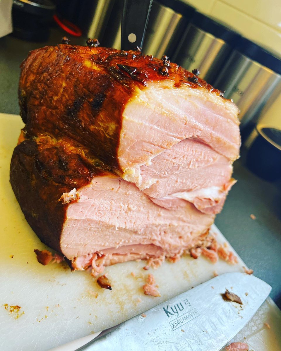 danielnicklin's tweet photo. Absolutely delighted with how this years black treacle ham from @Nigella_Lawson has actually turned out… everything else is ready to do tomorrow! #itsbeginningtolookalotlikechristmas https://t.co/SNuflA4e5h