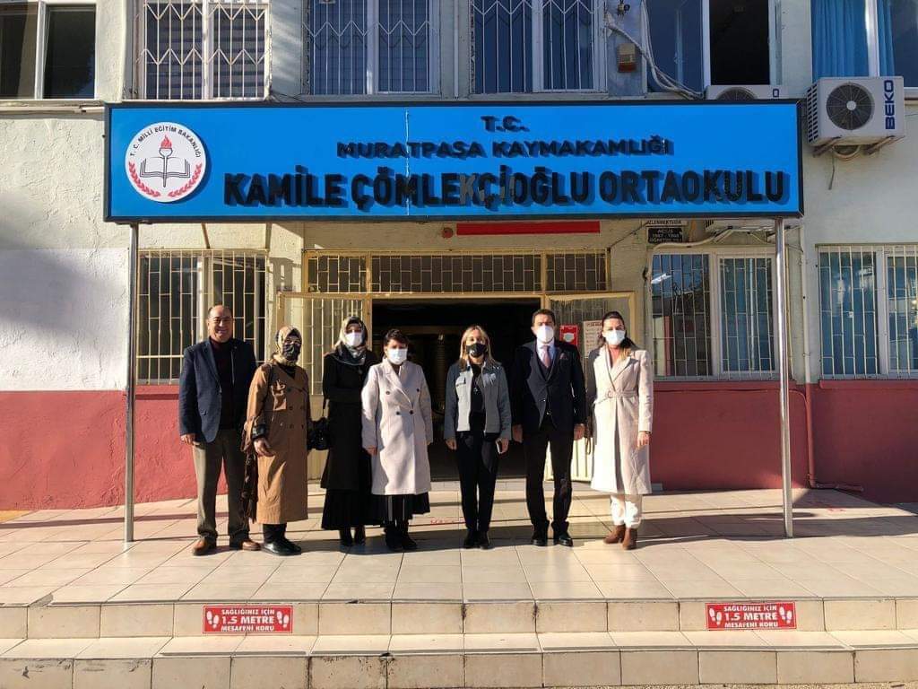 Ak Parti Antalya M.Vekilimiz MKYK üyemiz Sayın #Tuba Vural Çokal
İl başkanımız Ayşe Keyik Yılmaz ile Cuma Sabahının ilk saatlerinde Kamile Çömlekçioğlu Orta Okulu'nu ziyaret ettik çocuklarımızın neşesi sohbeti görülmeye değerdi❤️