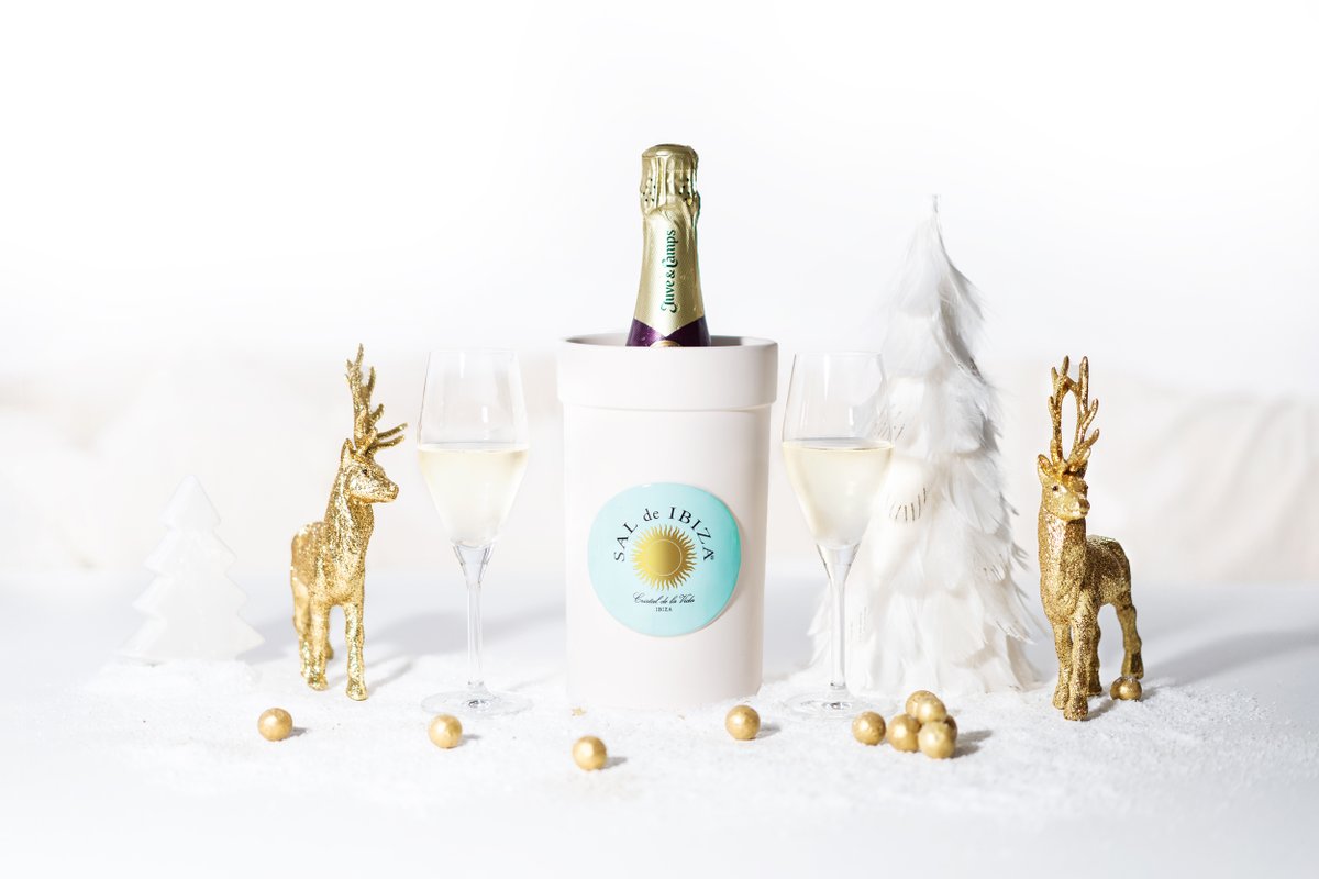 SALdeIBIZA's tweet photo. We wish you ✨💫 HAPPY HOLIDAYS💫✨ full fo joy and love❣️

#MerryChristmas #MerryChristmas2021 #HappyHolidays 
#saldeibiza #HappyNewYear #happynewyear2022 https://t.co/8S7hkSigyf