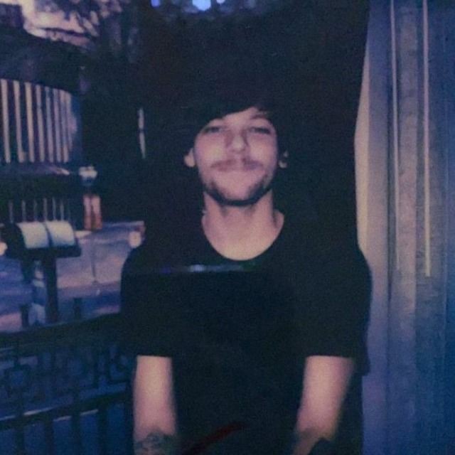 NotHadidButGigi's tweet photo. Happy 30th birthday to this precious human being💜
Keep shining bright like the star you are! I love you so much! #HappyBirthdayLouis #LouisStar https://t.co/wasp1XXWmt