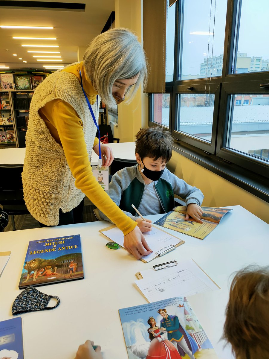 AdrianaBujag's tweet photo. An interesting activity in the school @EminescuLibrary with Mrs.Rodica Balan. The students played #Christmas carols. #Reading @HeritagePrimary @EducationHis https://t.co/0bmfNpD19E