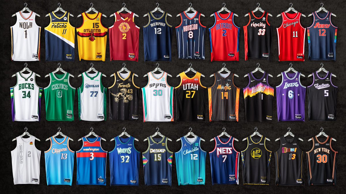 JPronos23's tweet photo. 🎁 JEU CONCOURS 🎁

Pour fêter Noël tous ensemble, on vous régale en vous offrant 1 NBA JERSEY CITY EDITION (parmi ceux sur l’image), alors qui sera l’élu …? 

POUR PARTICIPER :

👉🏼RT LE TWEET
👉🏼FOLLOW @JPronos23 

Tirage au sort le 31/12/2021 🍀 https://t.co/h0y6nVS0Jq
