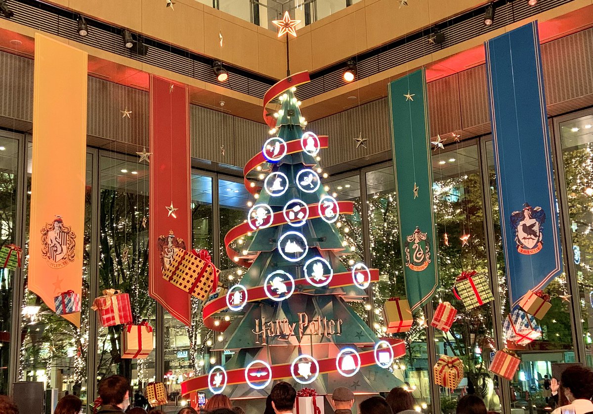 Im_daiki3d's tweet photo. Merry Christmas Eve🎄🎅🎁
ハリポタのクリスマスのイベント🧙‍♀️
スリザリンに入りたい！笑 https://t.co/TJxHldCfga