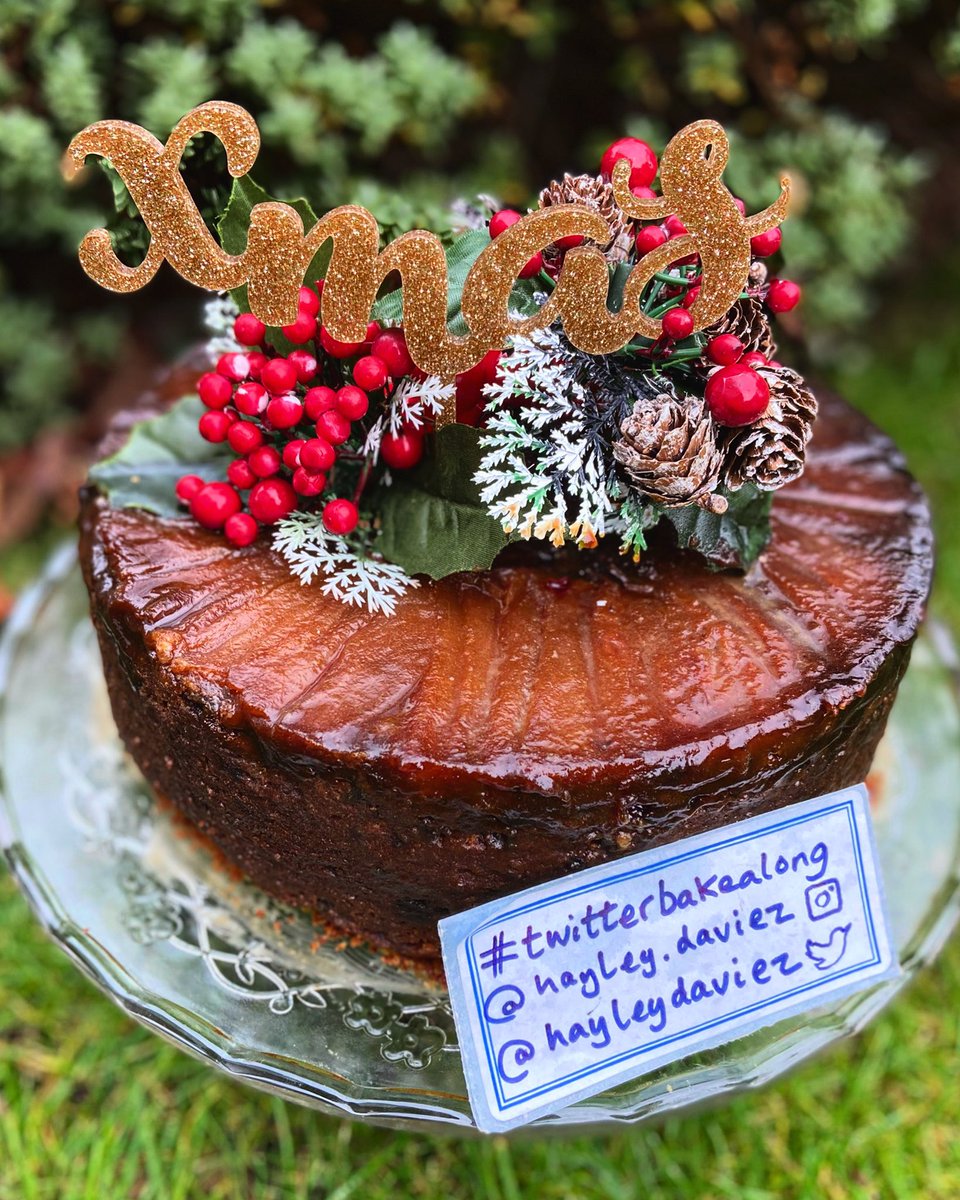 Hayleydaviez's tweet image. 🎄Good morning and Happy Christmas… #twitterbakealong this is my one of my #festivebakes a @andisn16 recipe of her Uncle Arnold’s rum and sultana pear cake🎄