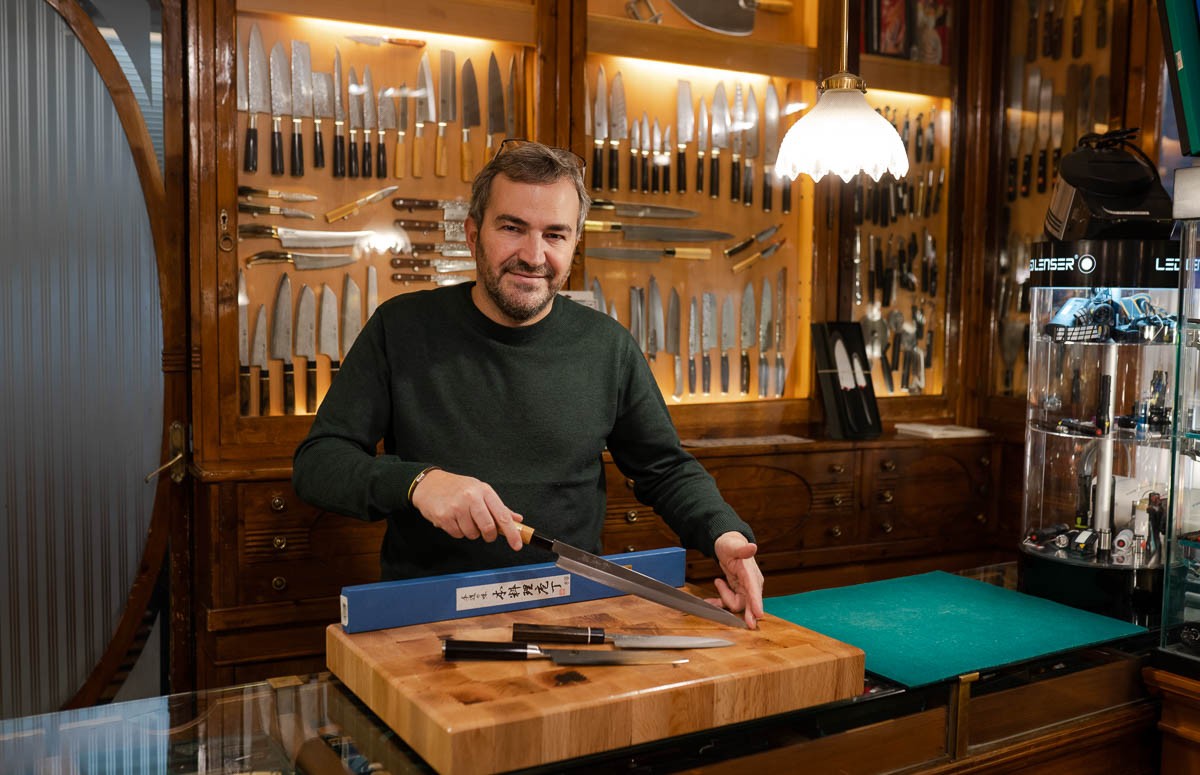 naciodigital's tweet photo. «La fórmula d'èxit del comerç passa per l'especialització» (@ccamcat)

➡️ La història de quatre comerços del centre de Barcelona gràcies a l'aposta per un producte singular i un tracte molt personalitzat

✍️ @arnauurgell | 📸 @fredericesteve3 https://t.co/MdTbkUzCia https://t.co/J4cTxRsz6Z