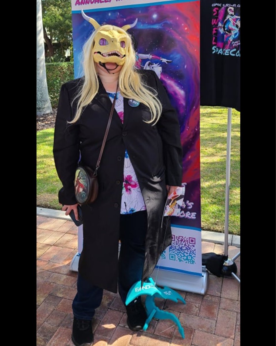 Queen_Goddess93's tweet photo. @TLC_138 @survivetheark @ComplexMinded @Nitrado_EN happy holidays to you as well as your lil dino masker as well rawr ~Queen https://t.co/zg1qfYkZEz
