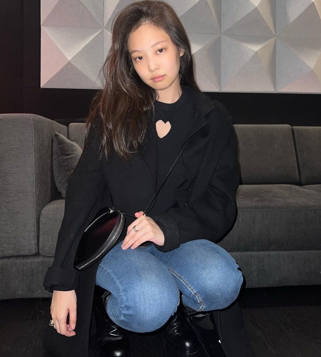 ppuunn95's tweet photo. เมนกูขายเครื่องสำอางเป็นอย่างเดียว
.........ใช้ไม่เป็น !!

#JENNIE https://t.co/3vCR0f80SA