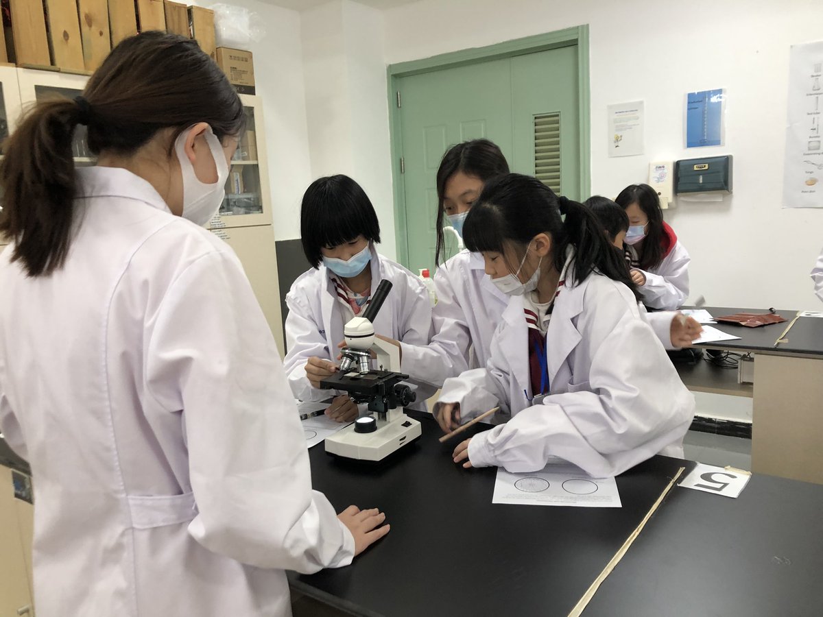 Thank you to <a href="/TomHowardEdu/">Tom Howard</a> for organizing a G9/G5 science learning connection as we tune in &amp; get excited for our How the World Works unit. The students enjoyed the sneak peak into MSHS life! #myCISB #scientificmethod