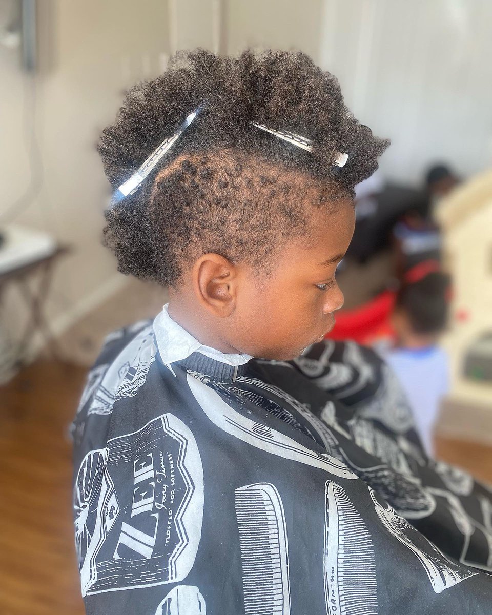 CheeseOnThaMoon's tweet photo. BEFORE ๐๐พ& AFTER๐ฅถ #ChoppedByQuan๐ช #KidsCuts https://t.co/Vb7cadGIWK