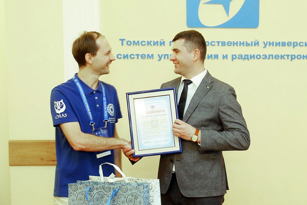 Золотая медаль CMAS за участие в организации чемпионата мира по подводным видам спорта вручена ректору ТУСУРа
tusur.ru/urls/xi5twdy5