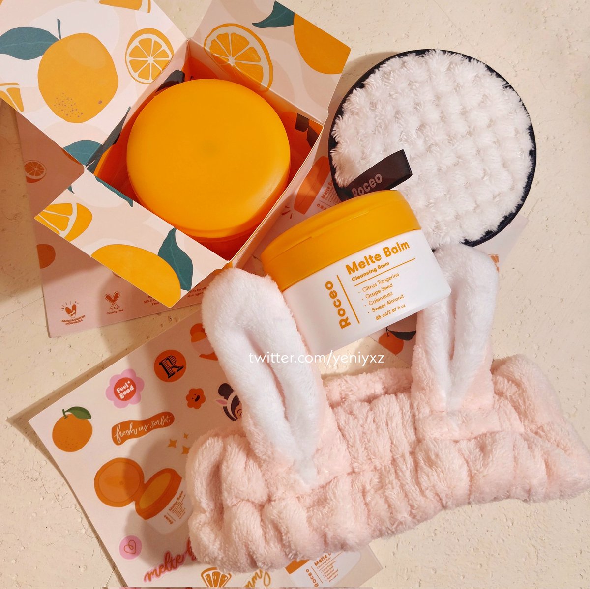 yeniyxz's tweet photo. Yang baru aja Launching!

✧˚ · .  ROCEO - Melte Balm    • ˚ ✧

Cleansing balm lembut seperti sorbet 🍧

#racuninskincare #reviewnyayeni https://t.co/VU9HN7Lt1Y
