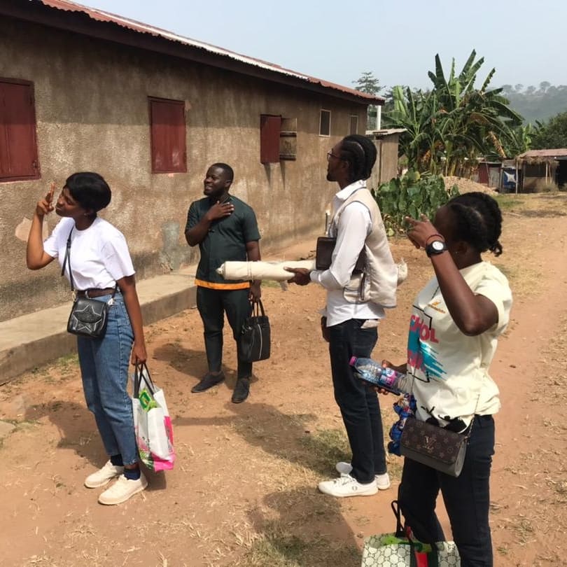delali_mic's tweet photo. Yesterday, I joined the Smiley Stars foundation and Accra Gye Nyame Leo Club to make donations to some widows at Wusuta in the North Dayi District. 
This initiative organised by Smiley Stars foundation aimed at celebrating Christmas with the widows. 
#vorsalegon 
#homiesglobal https://t.co/LCY5fRpwAS