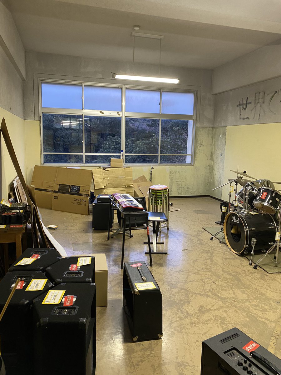 nikka_2011's tweet photo. 今日で一旦E棟の日歌室とお別れです！来年からE棟の工事が始まるそうで日歌室は仮校舎に移動します！でも工事が終わったらまた戻ってこれるかもらしいです！！もしかしたら内装とか変わってるかも、、、！ https://t.co/ukgflf9NEX