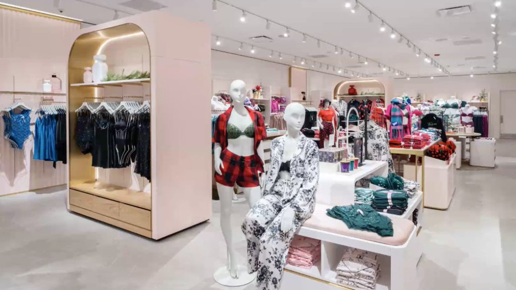 cppluxury's tweet photo. Victoria’s Secret unveils ”VS Store of the Future” in Chicago
https://t.co/XnuZmx2NUL
#VictoriasSecret #VSCollection #VSStoreofTheFuture #Chicago #newconcept #newopening #lingerie #underwear @VictoriasSecret https://t.co/qAAnIdrjHn