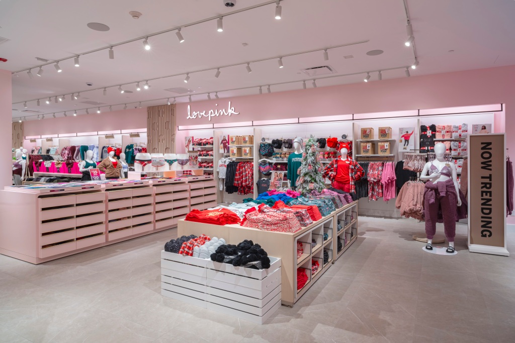 cppluxury's tweet photo. Victoria’s Secret unveils ”VS Store of the Future” in Chicago
https://t.co/XnuZmx2NUL
#VictoriasSecret #VSCollection #VSStoreofTheFuture #Chicago #newconcept #newopening #lingerie #underwear @VictoriasSecret https://t.co/qAAnIdrjHn