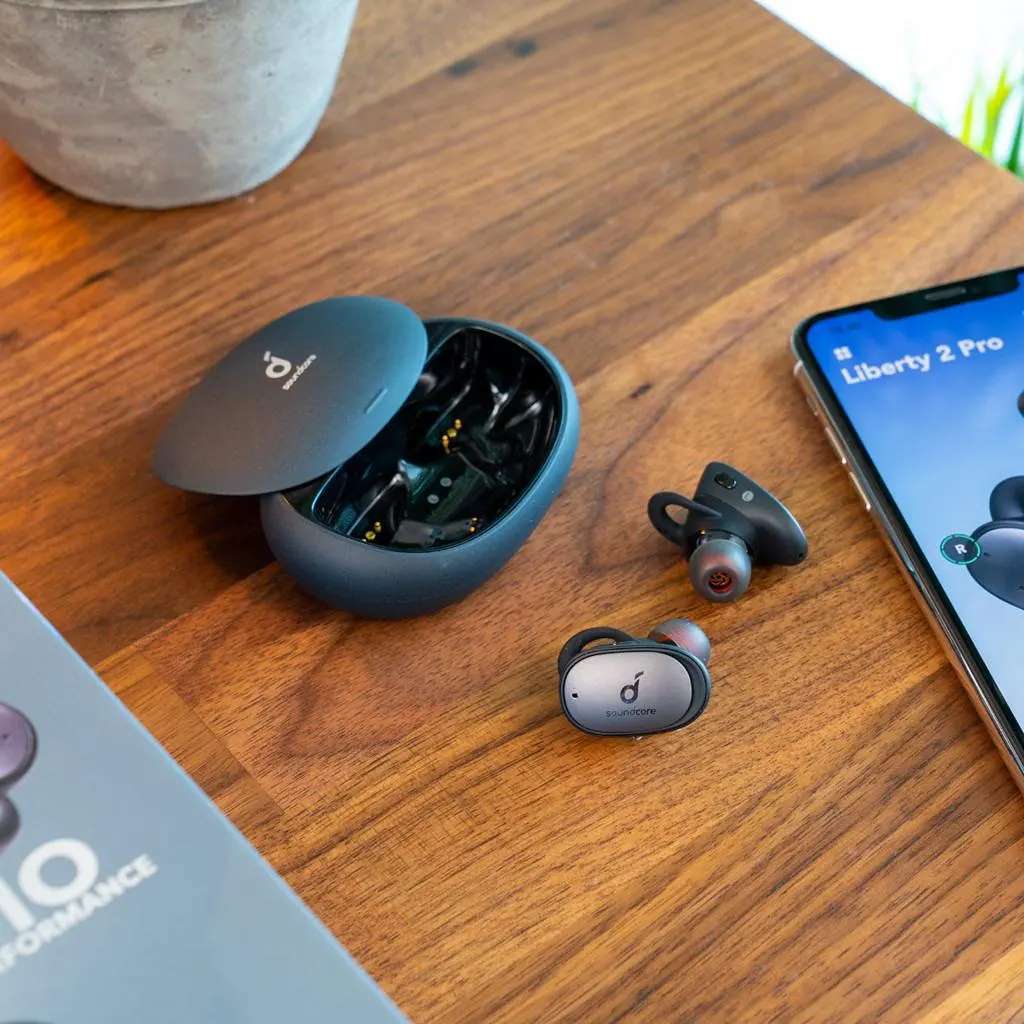 SoundcoreID's tweet image. Untuk memastikan semua orang mendapatkan pengalaman mendengarkan yang sempurna melalui earphone Liberty 2 Pro, fitur HearID dengan cerdas menganalisis profil pendengaran anda yang unik dan membuat pengaturan suara yang dibuat khusus untuk telinga Anda.