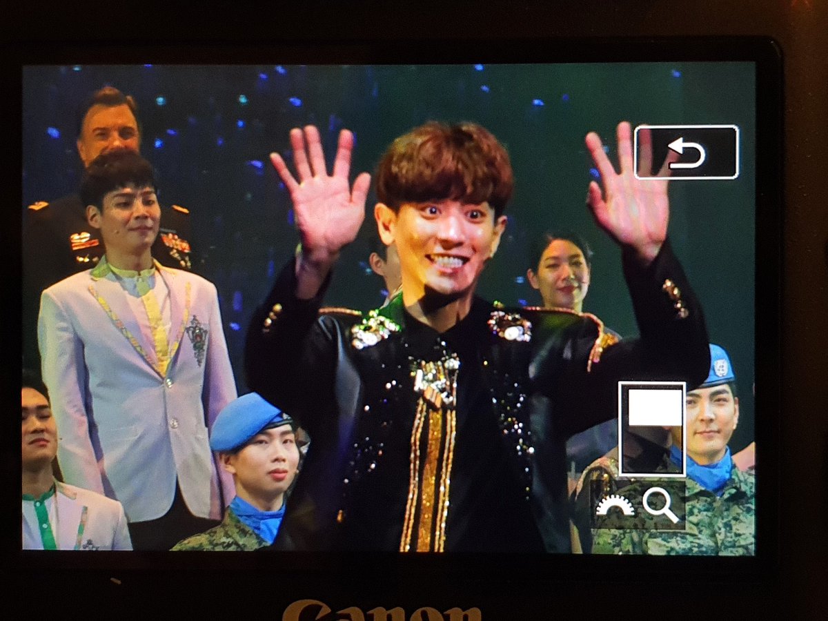 oshcuddles's tweet photo. WHEN CHANYEOL SAW HIS MOM 🥺

cr jbcoo2014 https://t.co/xuzbCDT2lV
