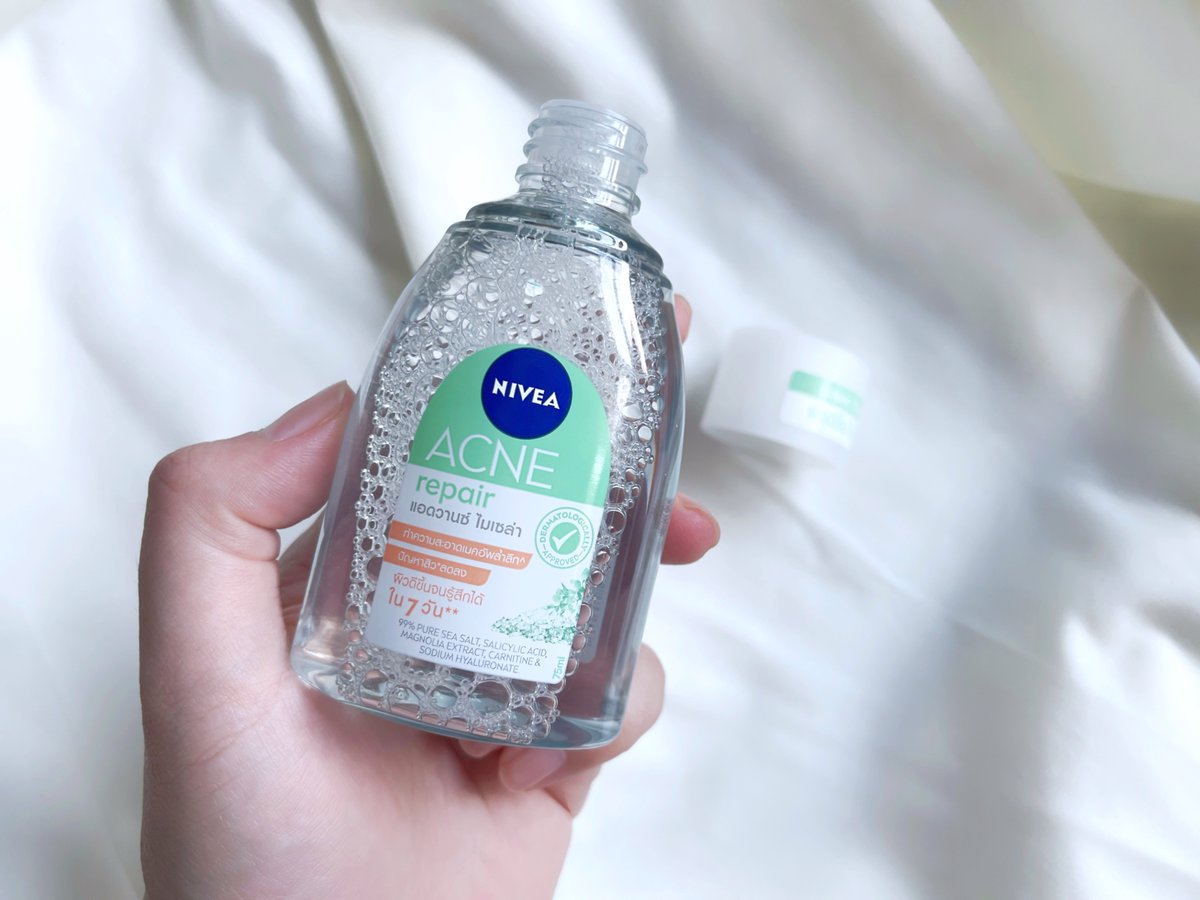 JOMMJOM's tweet photo. มันปังว่ะ #NIVEAAcneRepair เป็นไลน์ที่มาจัดการสิว ละคือเค้าดีตั้งแต่คลีนซิ่งสูตรน้ำ บางเบา ไม่เหนอะหนะ ทำความสะอาดดี ตัวล้างหน้าก็อ่อนโยน ช่วยลดแบคทีเรียตั้งแต่ล้างปิดงานด้วยเซรั่มซอง ลดสิวอักเสบ ช่วยให้ผิวแข็งแรง เป็นเซ็ตอเวนเจอร์ปราบสิวของนีเวียเว่อออ ปังนะ #ส่งสิวสู่ขิต แล้ว1 https://t.co/VspaSwzU9S