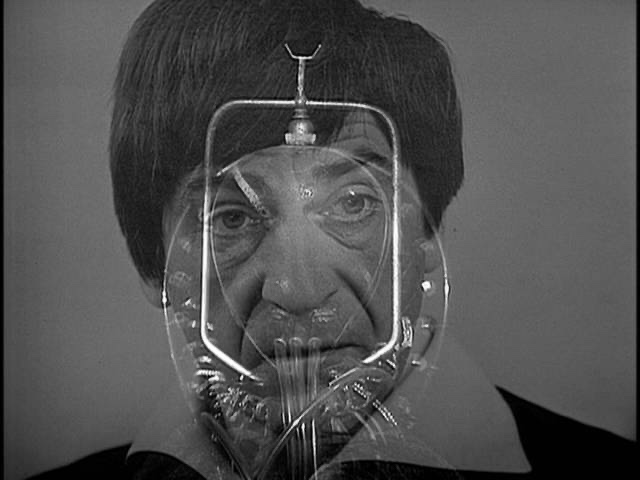 #DWSetsAdventCalendar
Day 24:
🎄CHRISTMAS EVE TREAT!🎄
Two lovely portrait shots of Patrick Troughton taken for the Cybermen’s viewscreen in #DoctorWho and the Wheel in Space (1968) - the first was used in the episode.

Ko-fi tips especially appreciated 🙏 ko-fi.com/claytonhickman