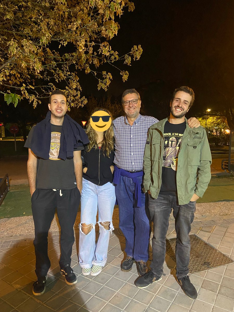 RafaelTimermans's tweet photo. La familia Timermans, que además de #littleprincess , La gran Isabel, la forman Rafa, #ElPrimogenito y Antonio, #ElSegundito os desean una muy feliz Navidad.
Cada vez es más difícil juntarse todos, pero lo peleamos, y lo conseguimos.
Donde hay amor, (casi) nada es imposible. https://t.co/NN0qVmxNEM