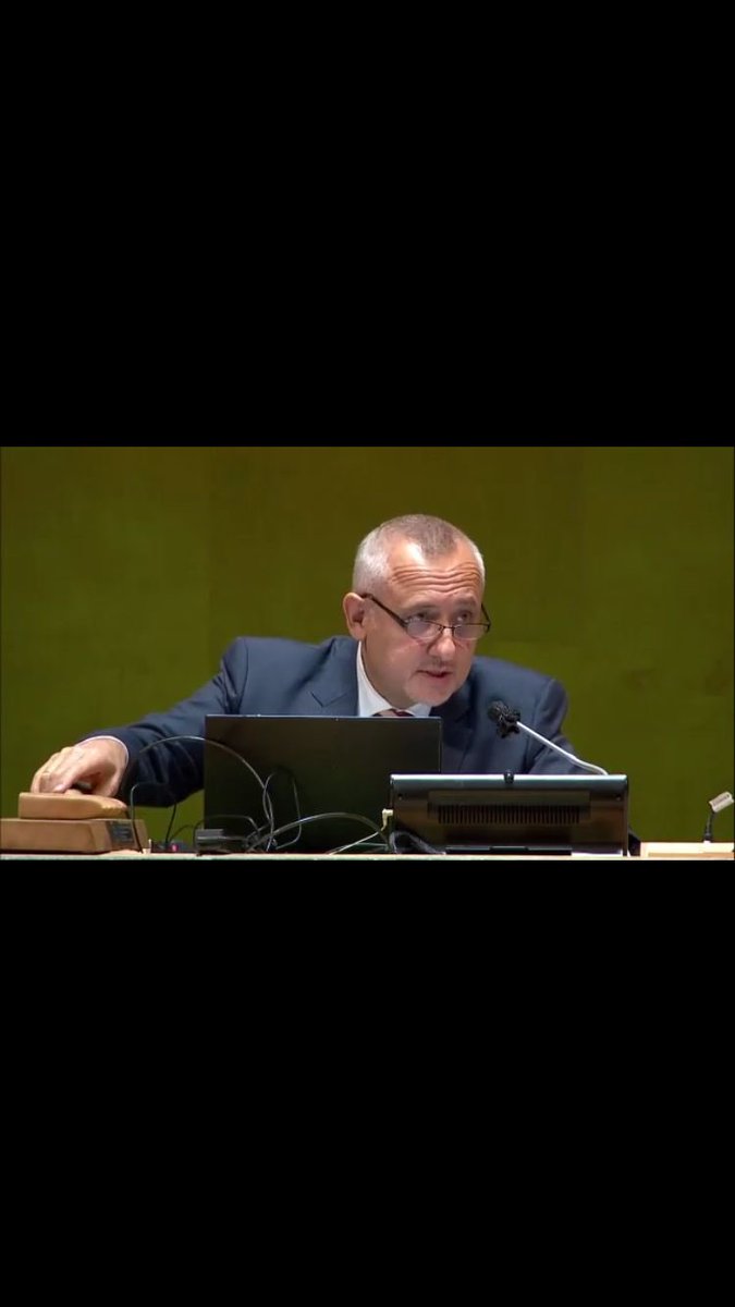 BelgiumUN's tweet photo. At 03:43am, following extensive negotiations, the 🇺🇳#GeneralAssembly adopted the 2022 UN budget while 🇧🇪Amb. Kridelka was chairing … and the first snow was falling in NY !🎄. Thanks to all 5C delegates for their tireless work. #UN #diplomacy #happyholidays 💫 https://t.co/J3ncyOp3q1
