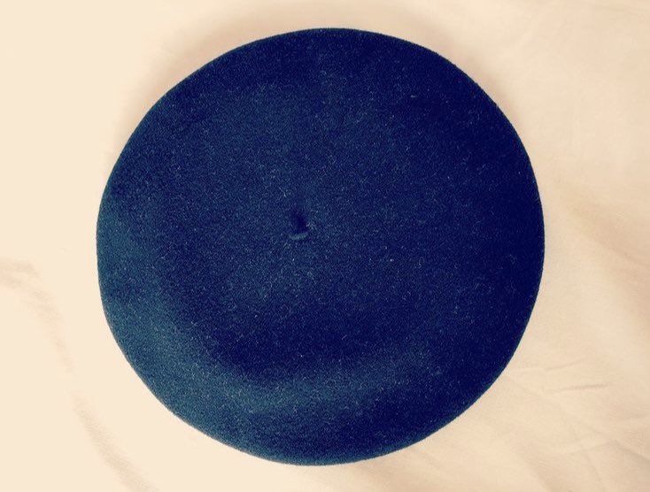 loisir_tbys's tweet photo. LAULHERE／CAMPANベレー帽
インポートのベレー帽が欲しくて購入。ベレーの右を立てるか左かは国により違うようで、フランスは左、イギリスは右みたいです。バブアやセントジェームスなどにバッチリ👌
ベレーの専業メーカーなところが潔いです。
#LAULHERE
#ロレール

BLOG →https://t.co/TFTduVZVHG https://t.co/N1LKxogFn0