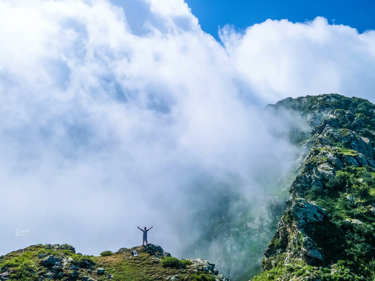 buurki_'s tweet photo. The Beauty of Highest Peak of Bajaur "Koh e Moor" known as kemoor in Local language. Its landscape is completely from entire Bajaur.  It takes 3 to 4 hours of tracking to reach the top,but those 3 hours hectic journey is worthy for the view , u get from top. https://t.co/RBWgJhiZbz