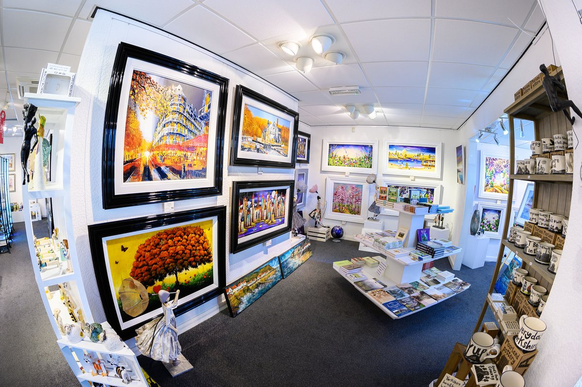 We're open today until 3pm for those last minute gifts.
Our range of hand made arty gifts is ideal for that special person.
#brighouse