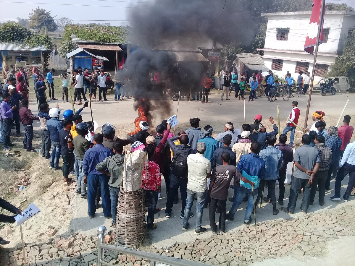 सिरहाको औरहीमा चर्कदै किसान आन्दोलन - गाउँपालिका अध्यक्षले प्रहरीसँग मिलेर किसानमाथि दमन गरेको विरोधमा। 
किसान एकता - जिन्दाबाद !